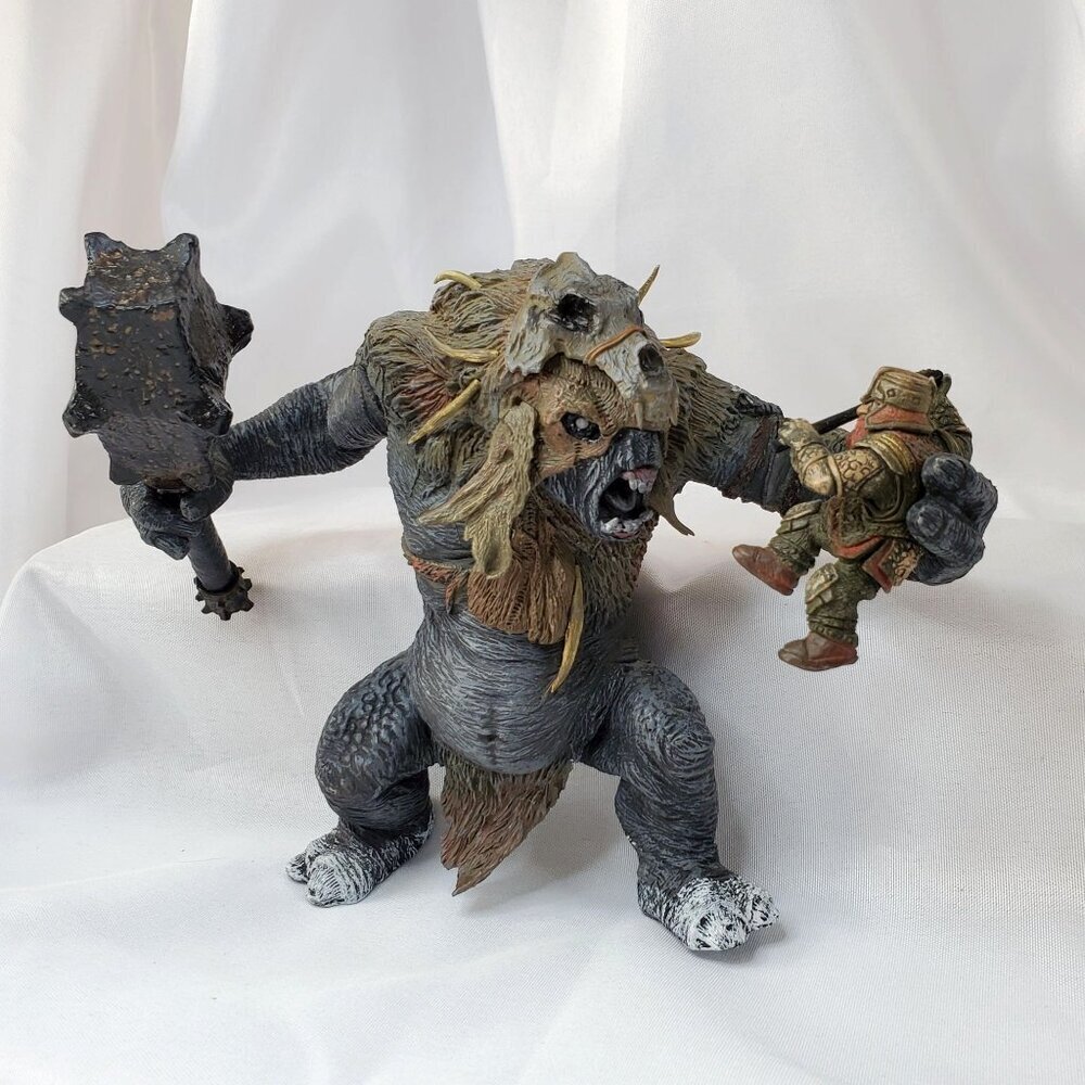 Lord of the Rings War in the North Snow Troll Figure 6" Statue 2010 LOTR